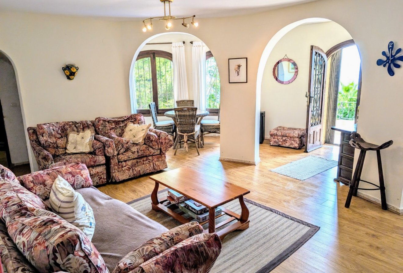 Herverkoop - Villa -
Moraira - Benimeit