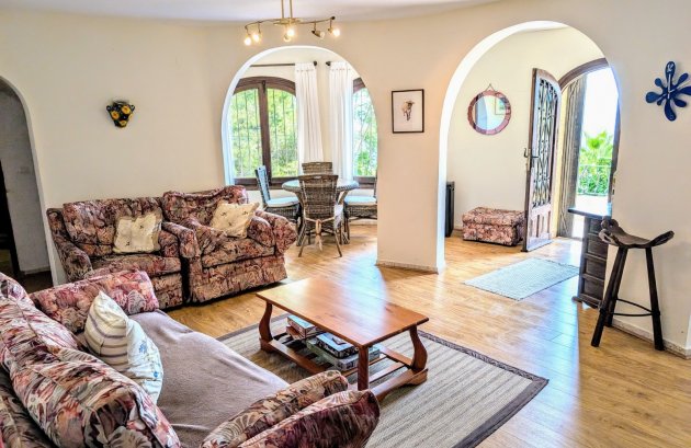 Herverkoop - Villa -
Moraira - Benimeit