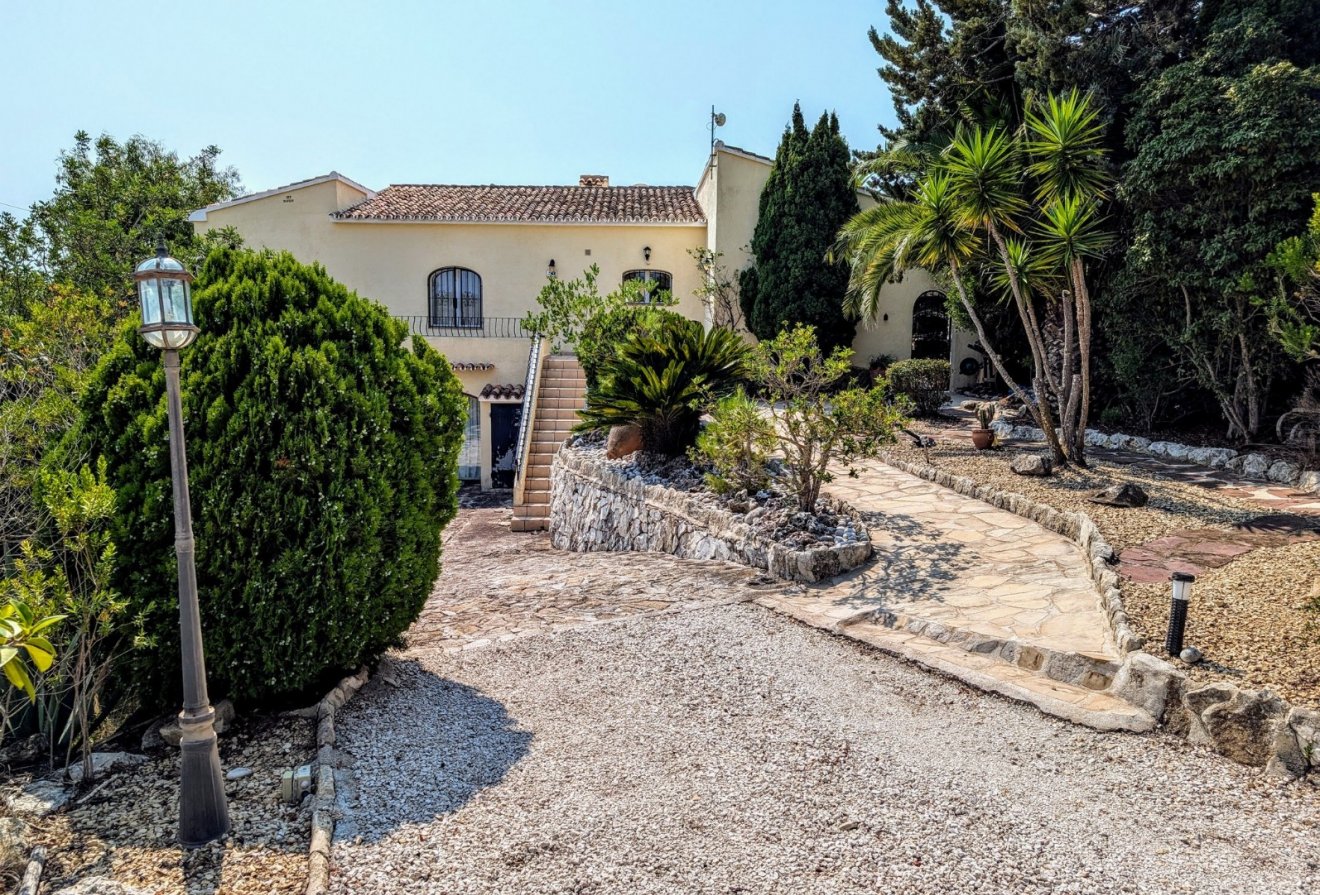 Herverkoop - Villa -
Moraira - Benimeit