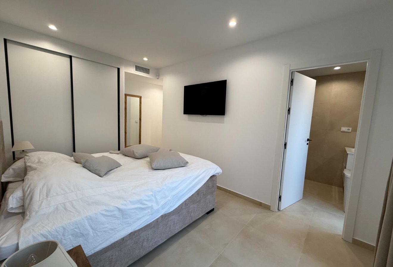 Herverkoop - Villa -
Finestrat