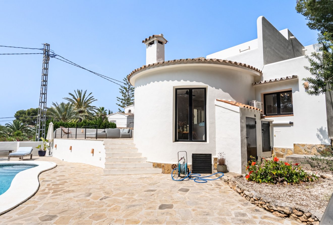 Resale - Villa -
Moraira - Andrago