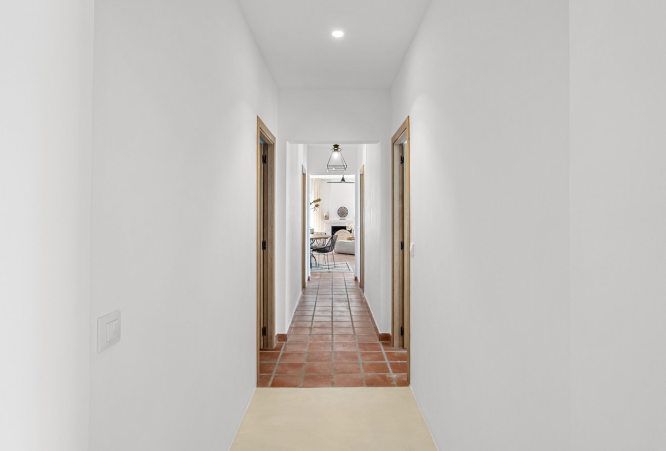 Resale - Villa -
Moraira - Andrago