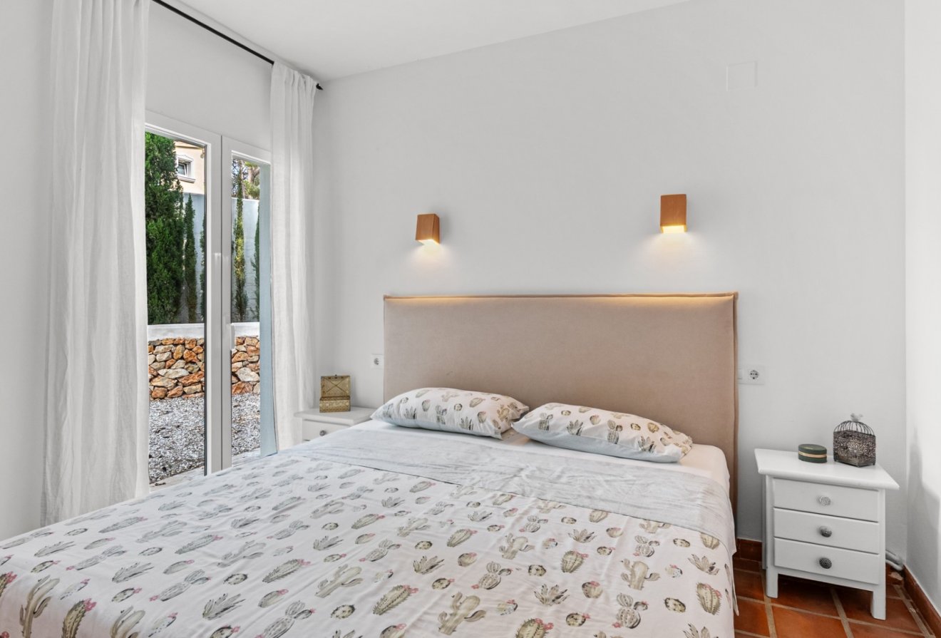 Resale - Villa -
Moraira - Andrago