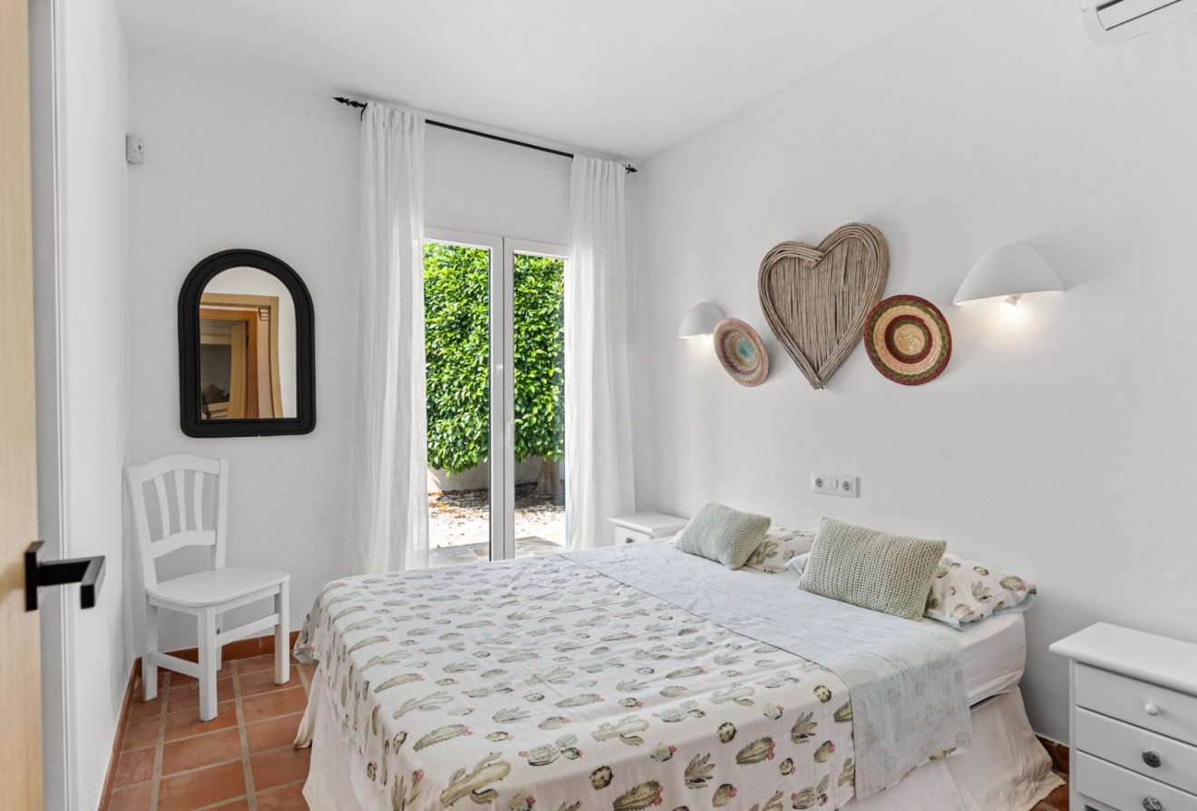 Resale - Villa -
Moraira - Andrago