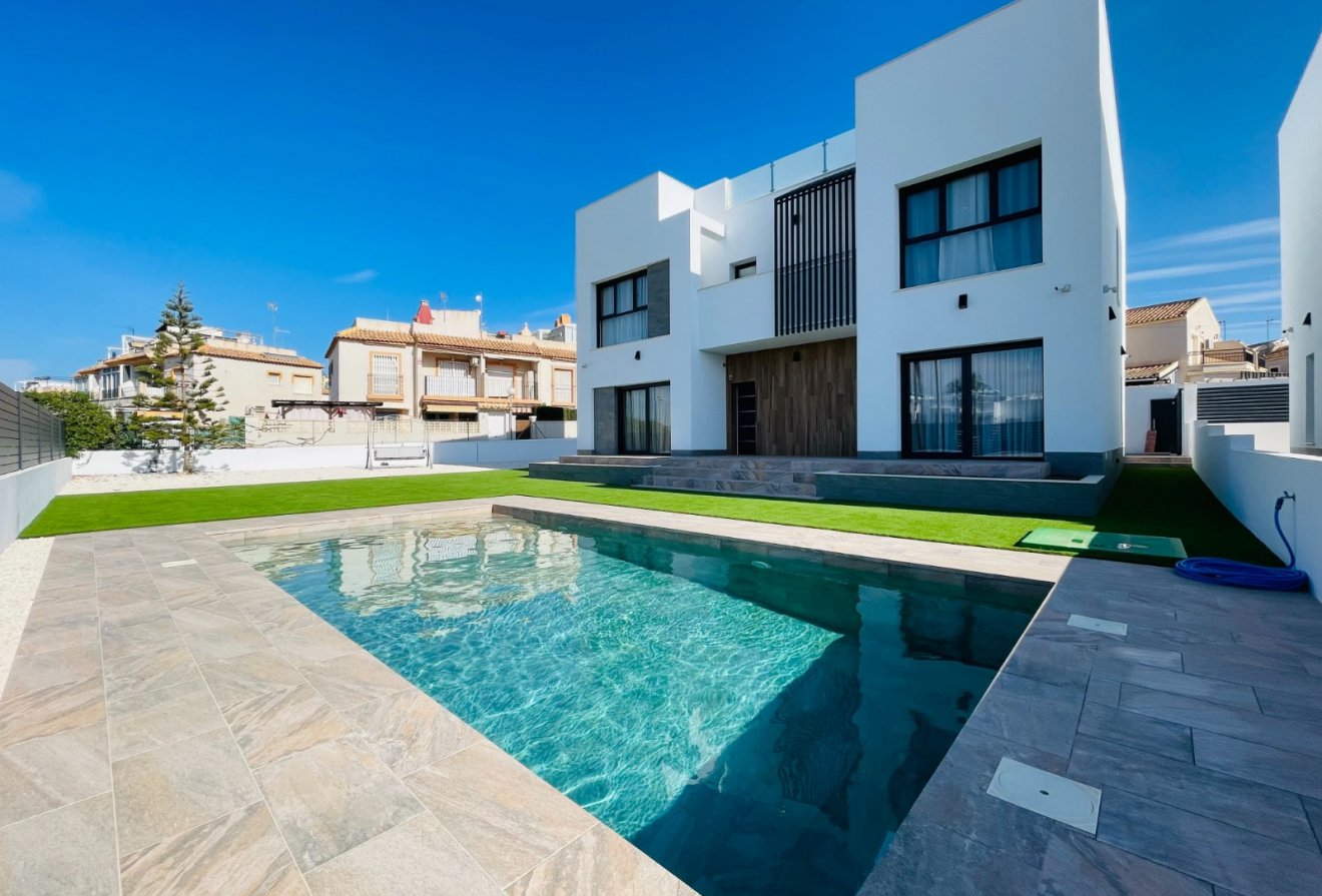 Nieuwbouw  - Villa -
Torrevieja