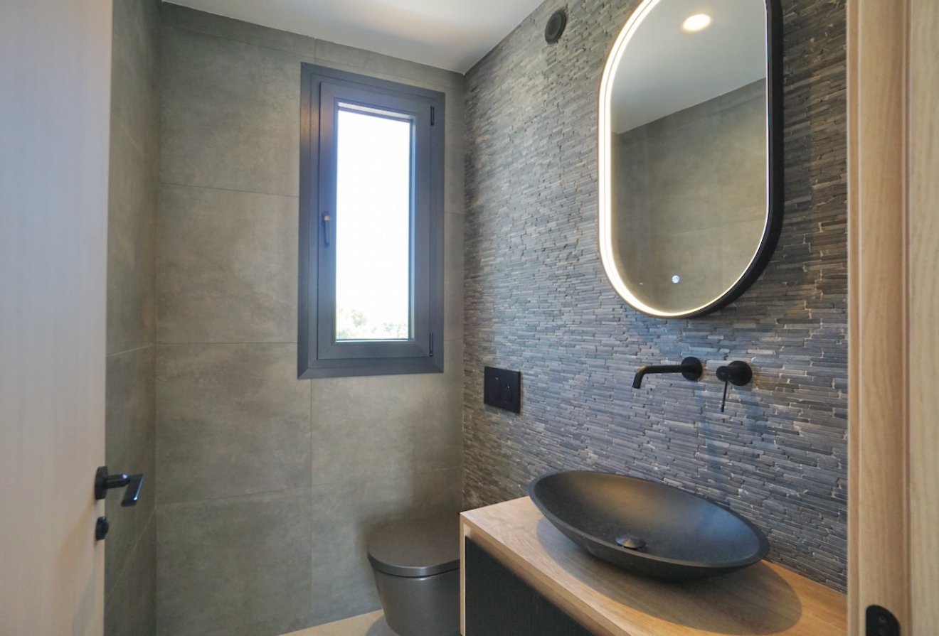 Herverkoop - Villa -
Moraira - Benimeit