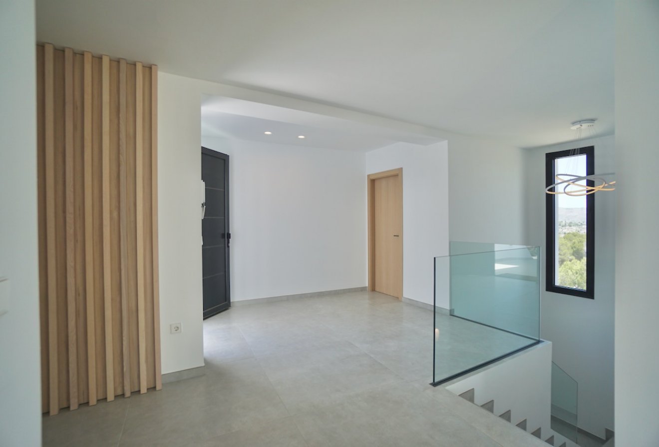 Herverkoop - Villa -
Moraira - Benimeit
