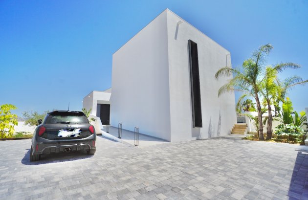 Herverkoop - Villa -
Moraira - Benimeit