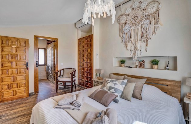 Herverkoop - Villa -
Benissa - Partida Llenes