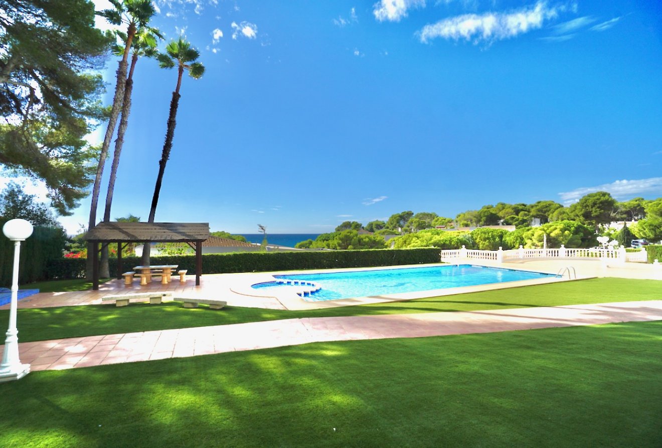 Resale - Apartment / flat -
Moraira - Moraira Centre