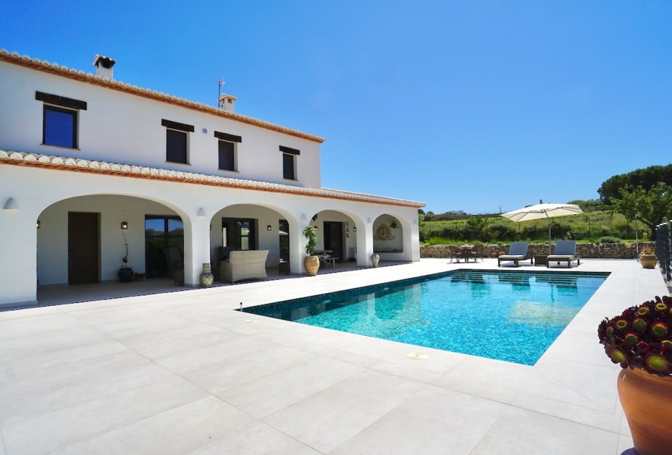 Herverkoop - Villa -
Benissa - Partida Paratella