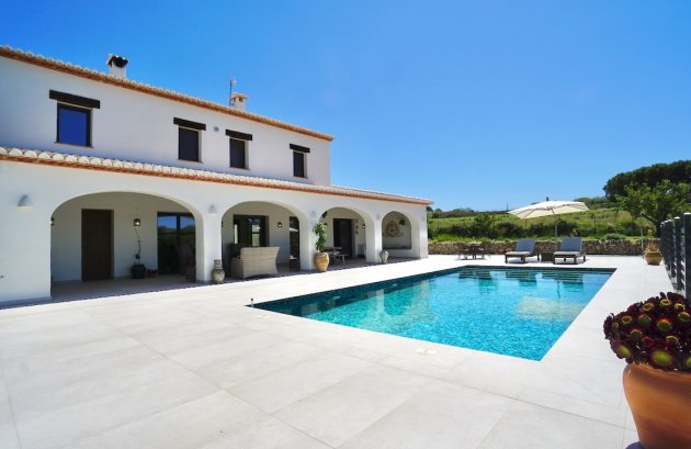 Herverkoop - Villa -
Benissa - Partida Paratella