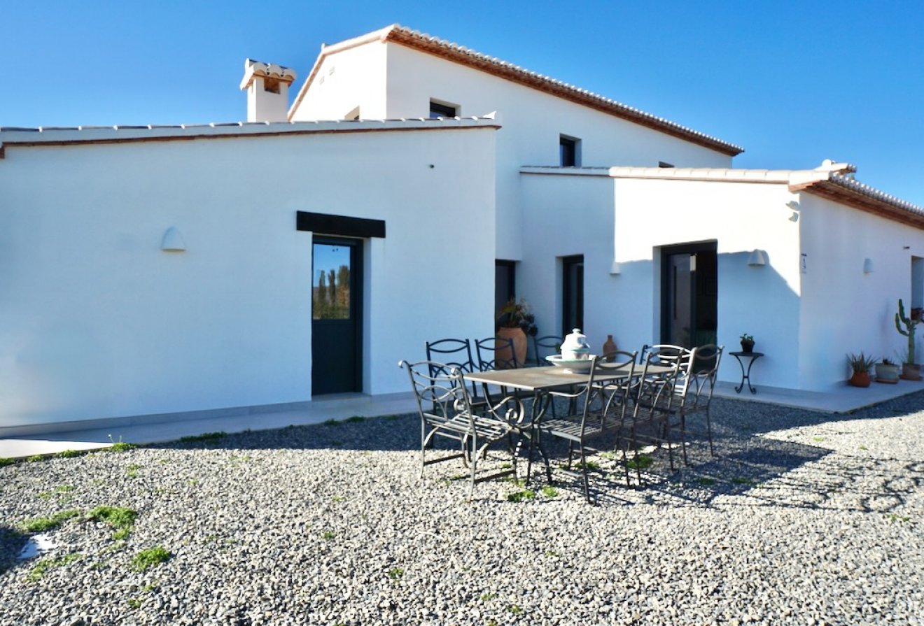 Herverkoop - Villa -
Benissa - Partida Paratella