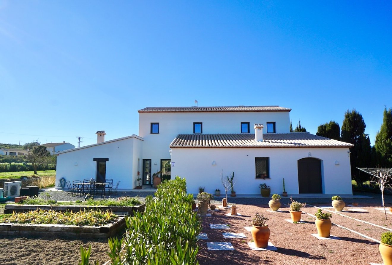 Herverkoop - Villa -
Benissa - Partida Paratella