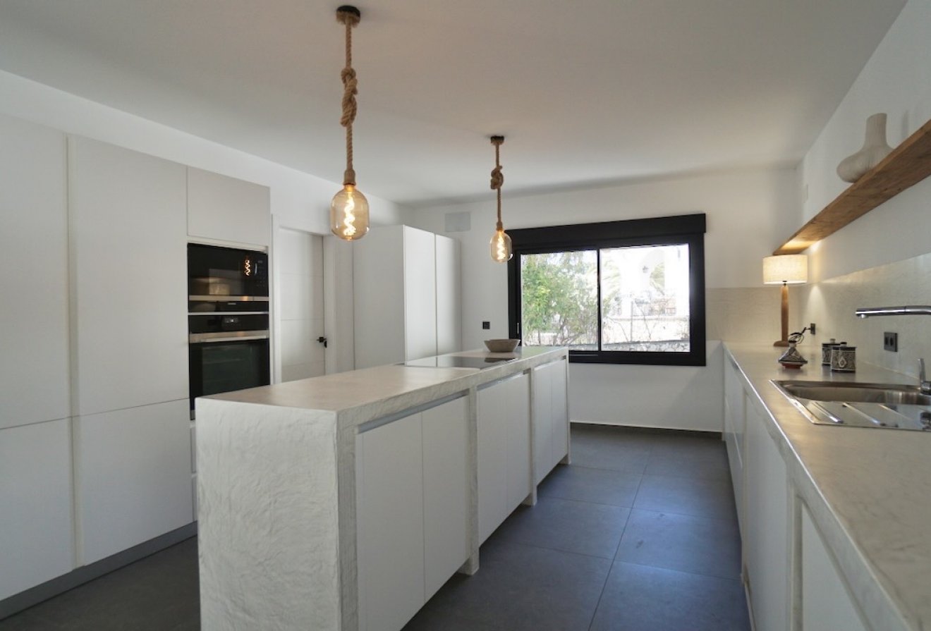 Herverkoop - Villa -
Moraira - El Portet