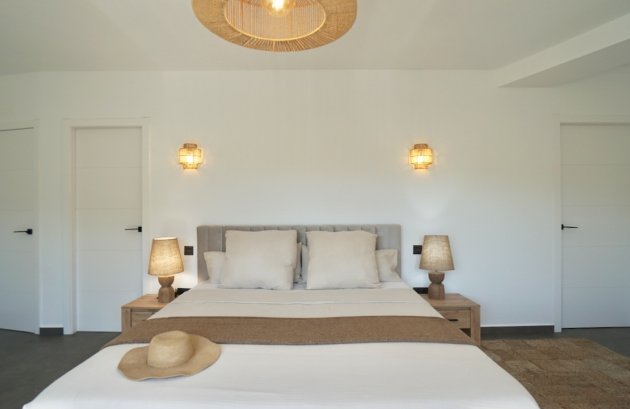 Herverkoop - Villa -
Moraira - El Portet