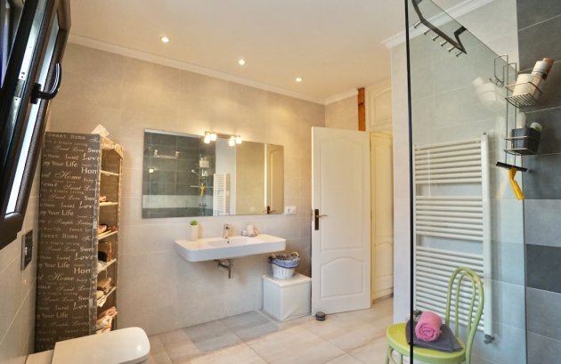 Herverkoop - Villa -
Moraira - Moravit